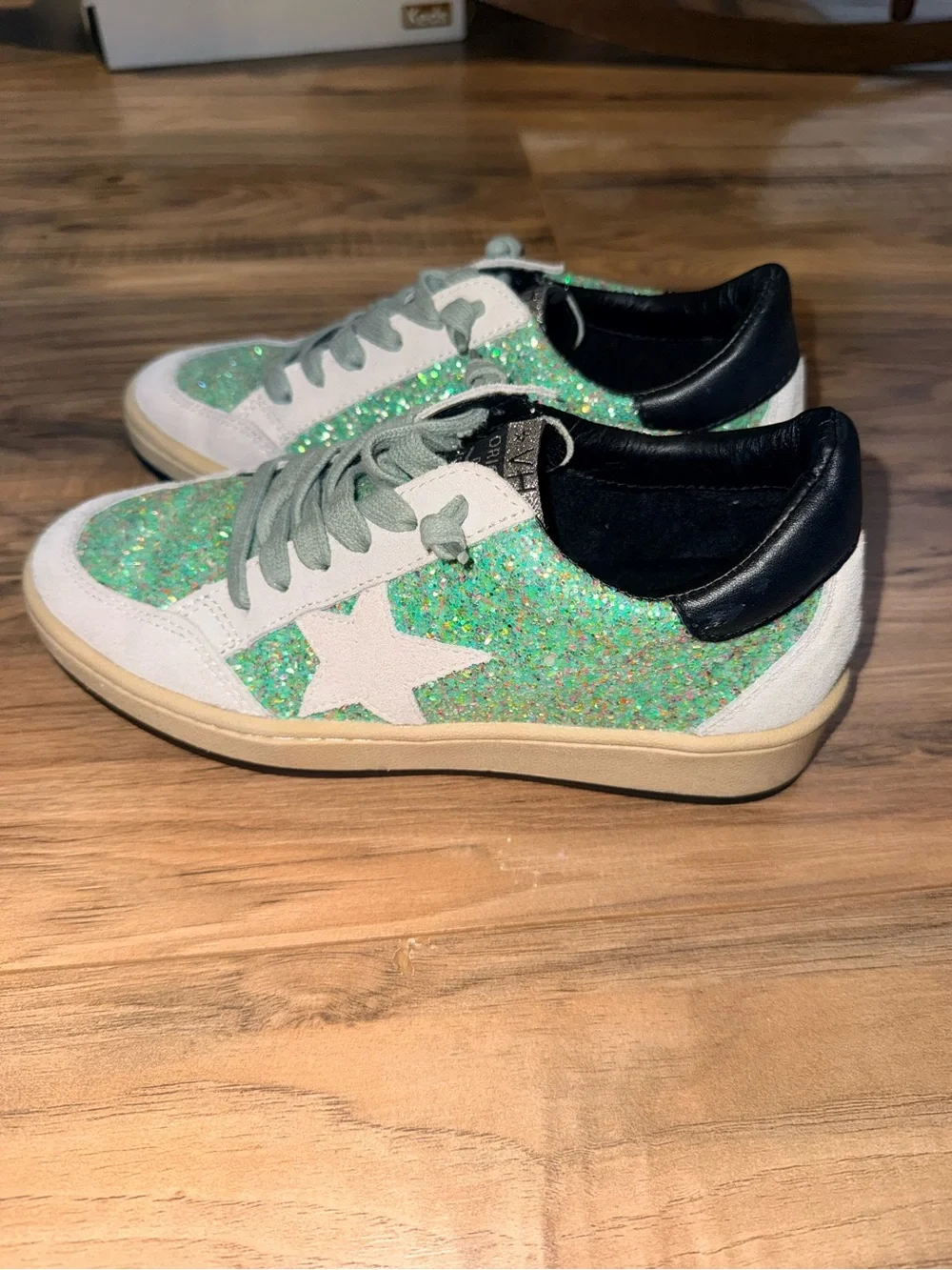 Vintage Havana Kristen Leather Sneaker Sparkly Green & Gray Women’s Size 6.5